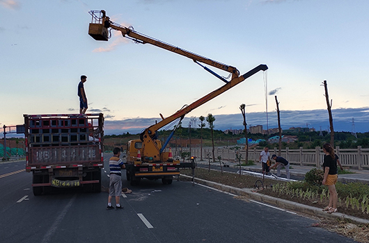 綿陽(yáng)經(jīng)工區(qū)S8道路亮化工程